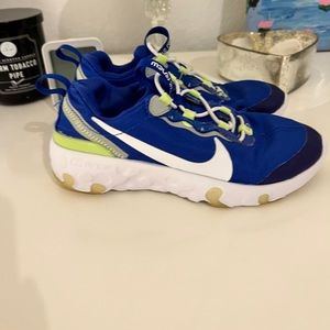 Gently used Boys Nike tennis shoes